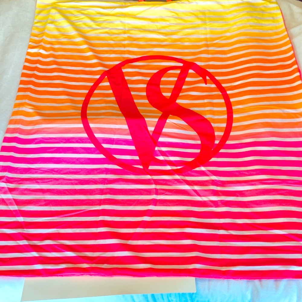 ♥️ NWT VICTORIA’S SECRET WRAPGO BEACHBLANKET